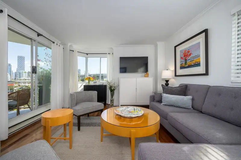 607 1508 MARINER WALK - photo 4 of 36