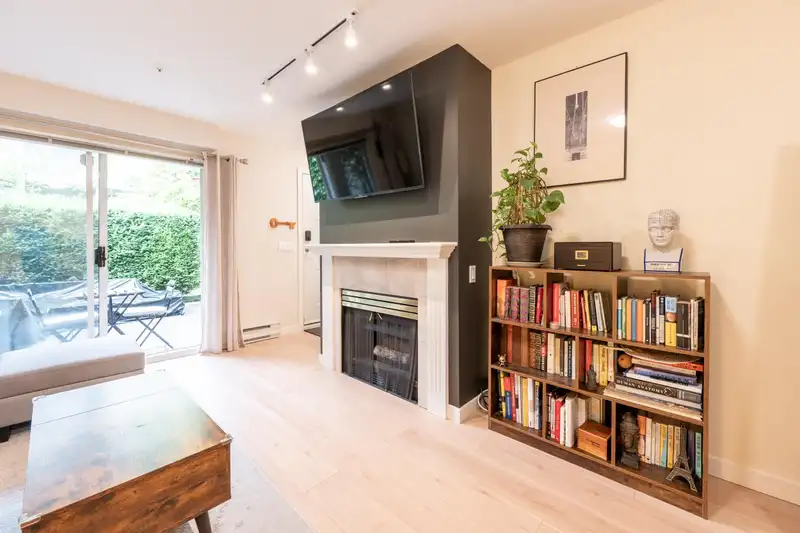 1 1386 W 6TH AVENUE - photo 2 of 32