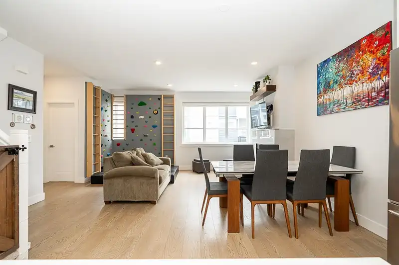 26 5377 8A AVENUE - photo 4 of 38
