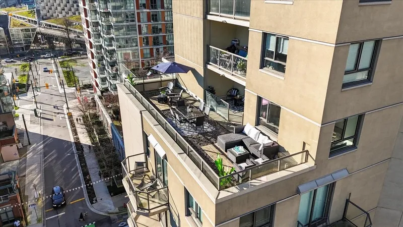 1006 789 DRAKE STREET - photo 2 of 22