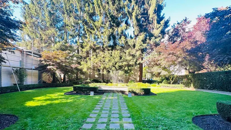 502 1850 COMOX STREET - photo 1 of 20