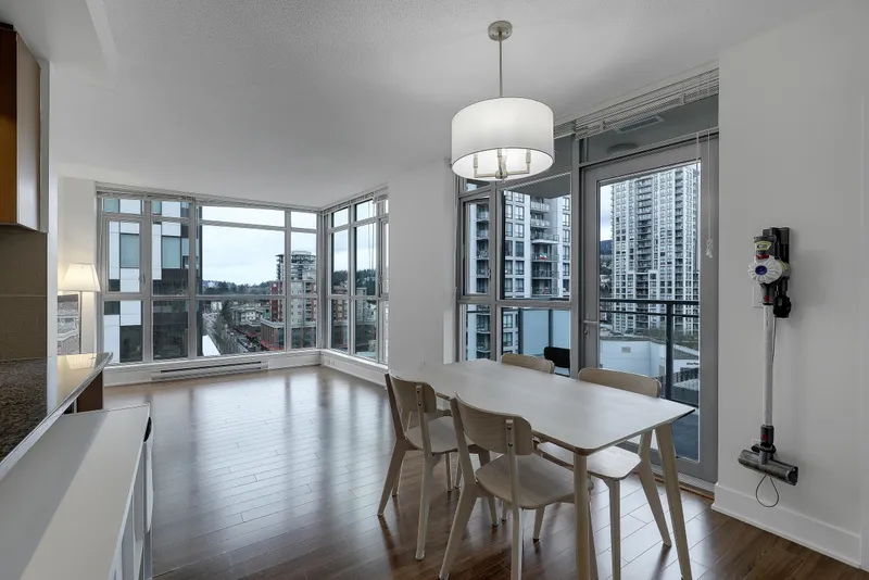 1002 3008 GLEN DRIVE - photo 2 of 25