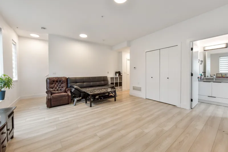 19 18855 72 AVENUE - photo 4 of 25