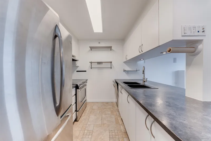 606 720 CARNARVON STREET - photo 2 of 23