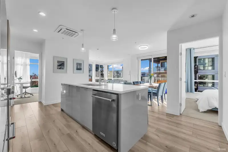 301 128 E 8TH STREET - photo 1 of 24