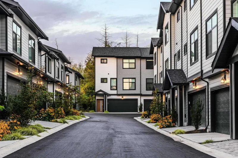 25 20645 68 AVENUE - photo 2 of 9