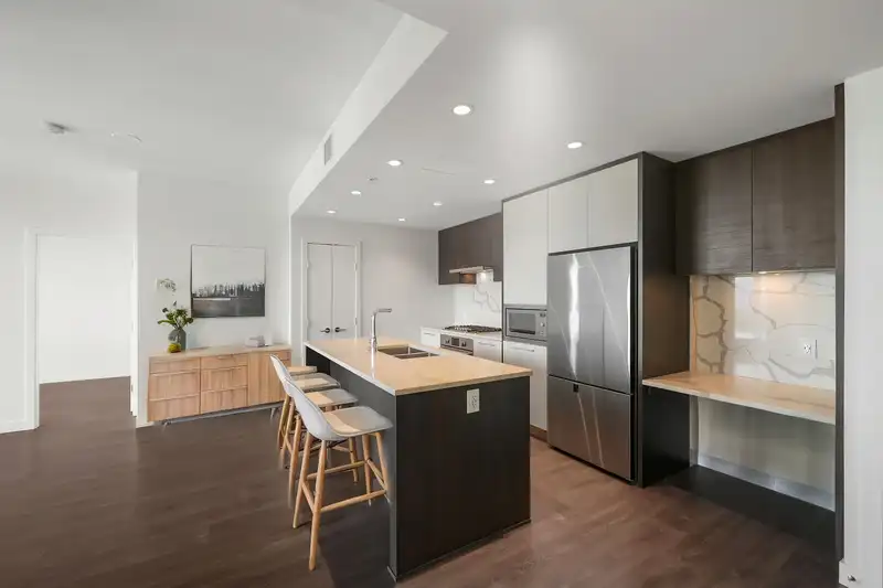 3904 567 CLARKE ROAD - photo 2 of 30
