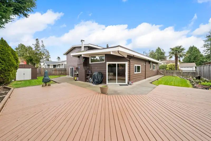 5007 11A AVENUE - photo 4 of 40