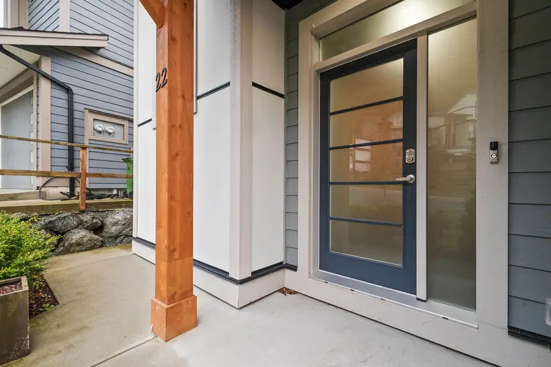 22 6262 REXFORD DRIVE - photo 2 of 25