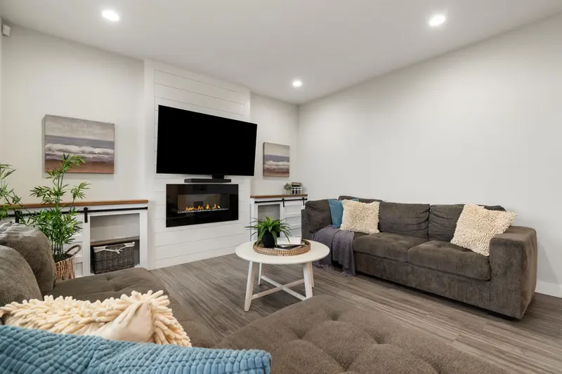 22 6262 REXFORD DRIVE - photo 3 of 25