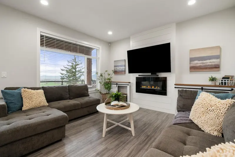 22 6262 REXFORD DRIVE - photo 4 of 25