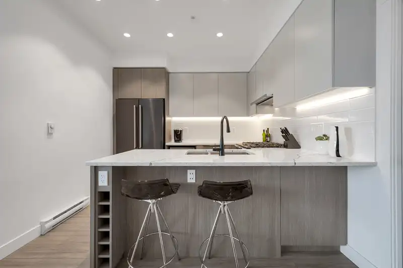 404 2408 GRANT STREET - photo 3 of 34
