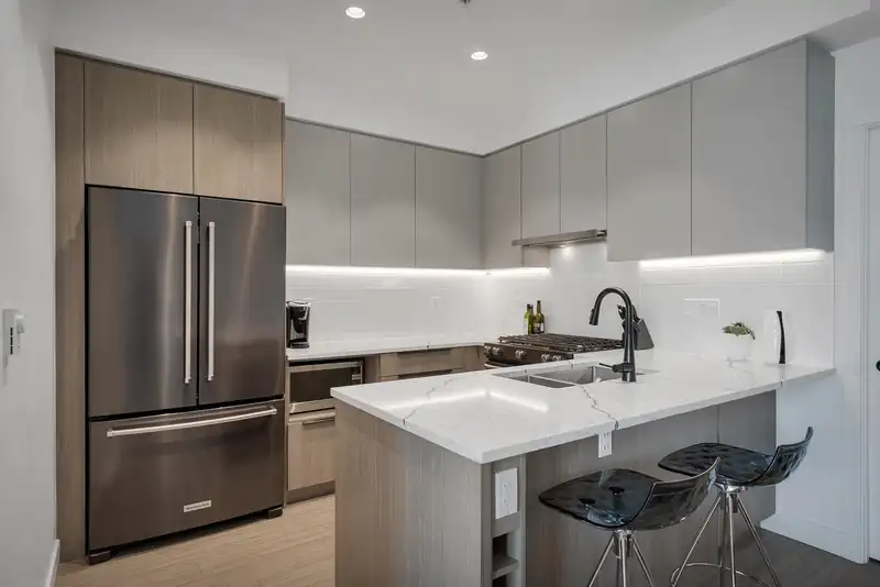 404 2408 GRANT STREET - photo 4 of 34