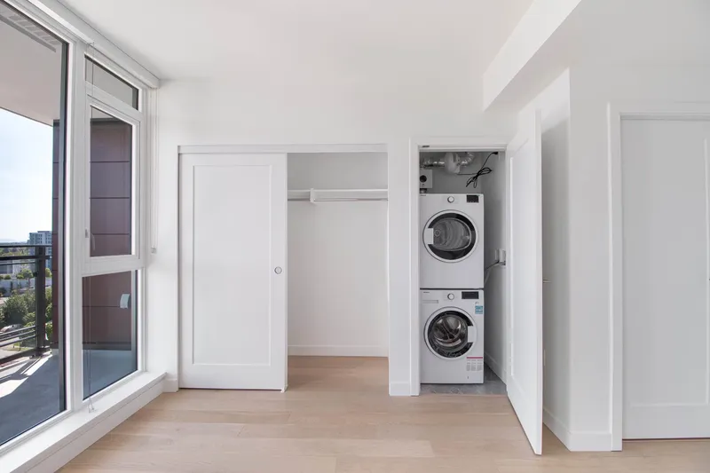 1502 3331 NO. 3 ROAD - photo 2 of 6