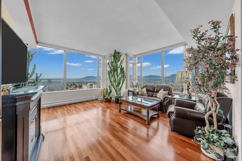 2301 5885 OLIVE AVENUE - photo 4 of 25