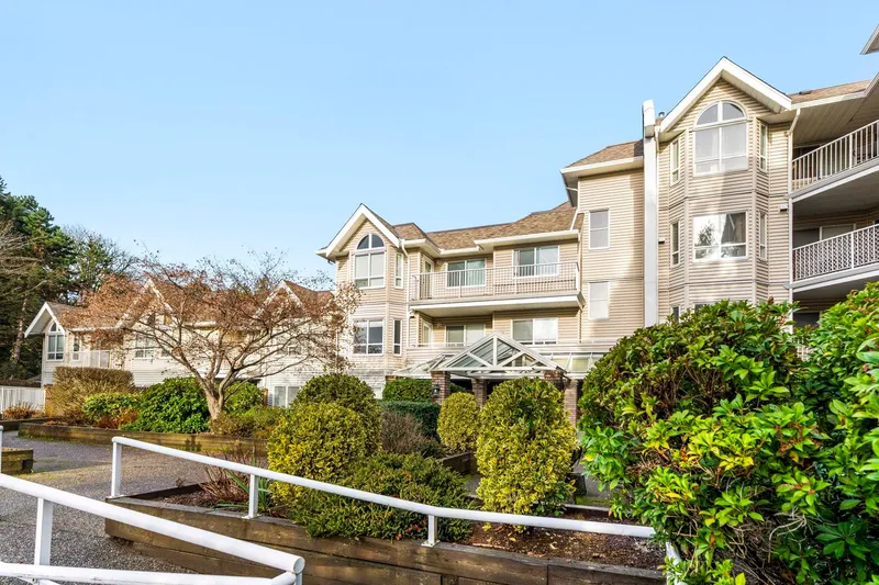 208 13475 96 AVENUE - photo 1 of 25