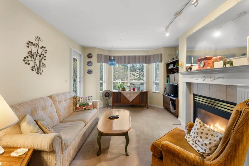 208 13475 96 AVENUE - photo 2 of 25