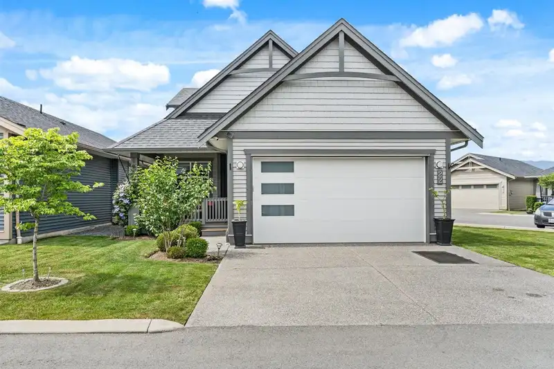 22 6211 CHILLIWACK RIVER ROAD - photo 1 of 40