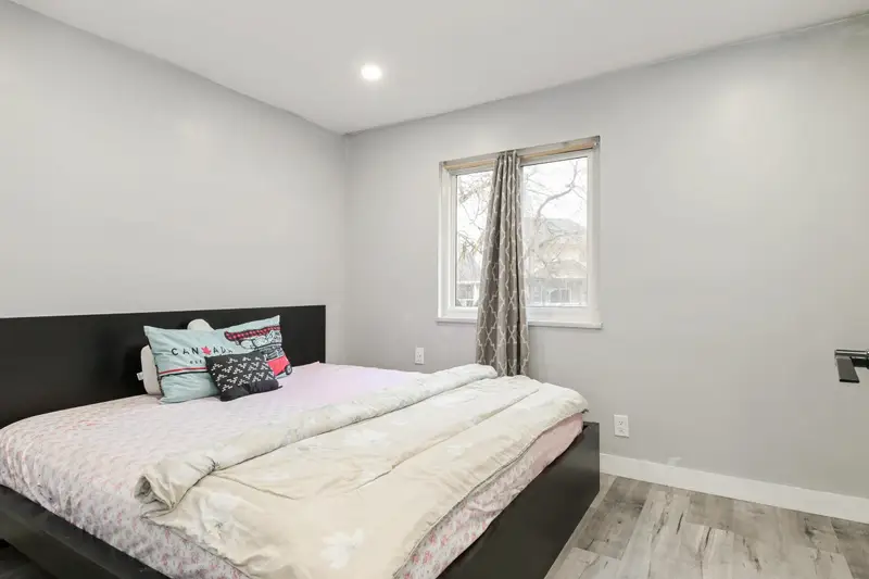 6068 BROOKS CRESCENT - photo 3 of 25