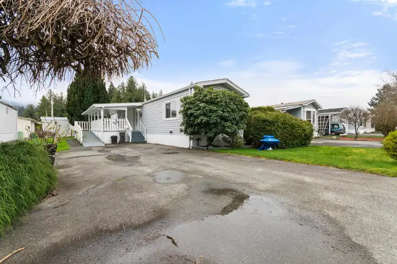 81 6035 VEDDER ROAD - photo 1 of 17