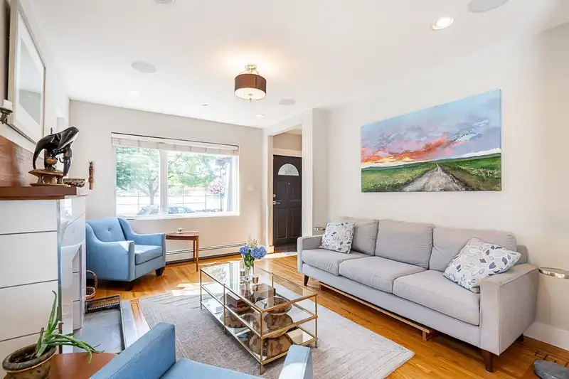 559 W 20TH AVENUE - photo 3 of 37
