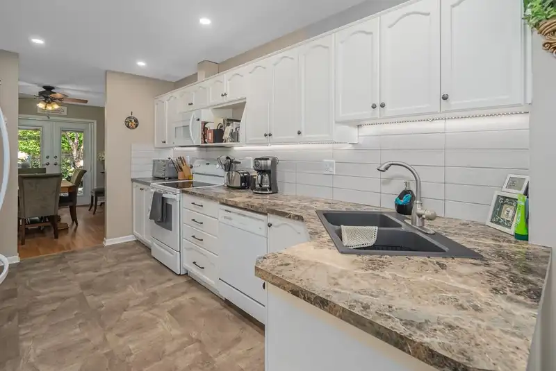 64 22740 116 AVENUE - photo 3 of 31