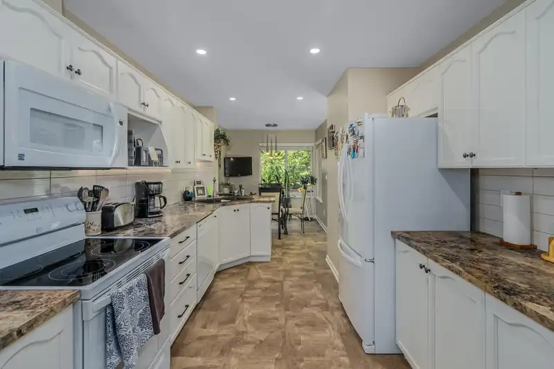 64 22740 116 AVENUE - photo 4 of 31