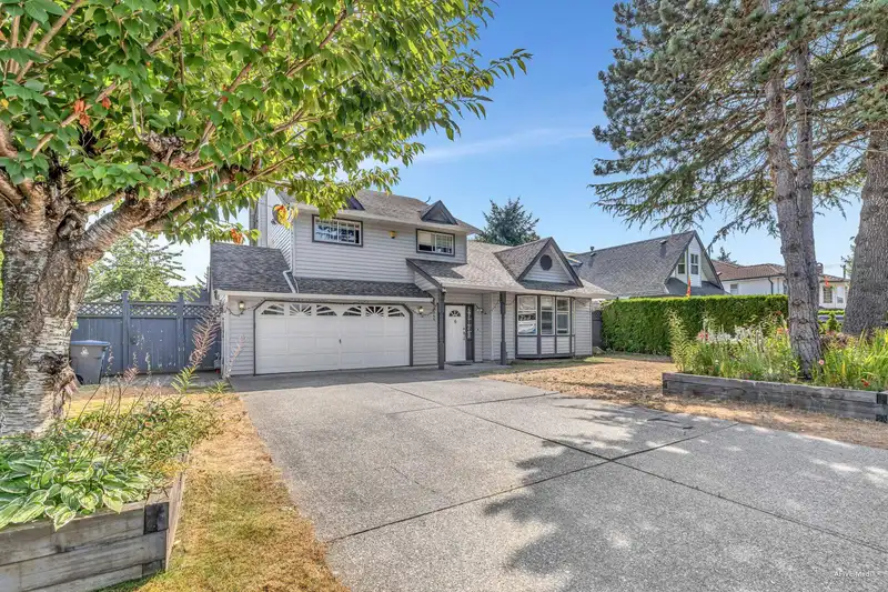 12848 65 AVENUE - photo 1 of 28