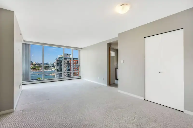 1901 1201 MARINASIDE CRESCENT - photo 2 of 24