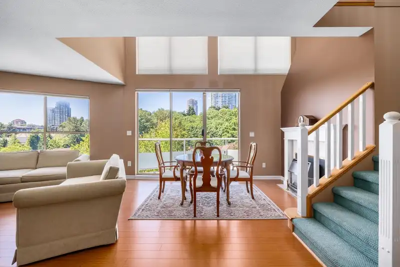 401 60 RICHMOND STREET - photo 2 of 28