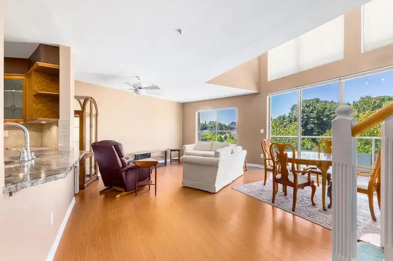 401 60 RICHMOND STREET - photo 4 of 28