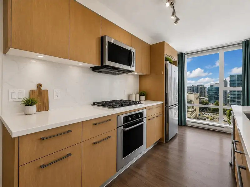 1501 7988 ACKROYD ROAD - photo 3 of 32