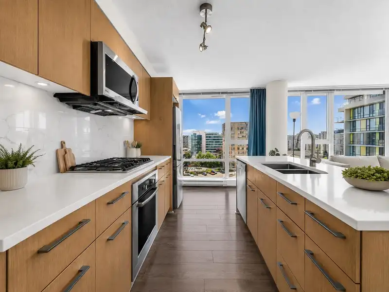 1501 7988 ACKROYD ROAD - photo 4 of 32