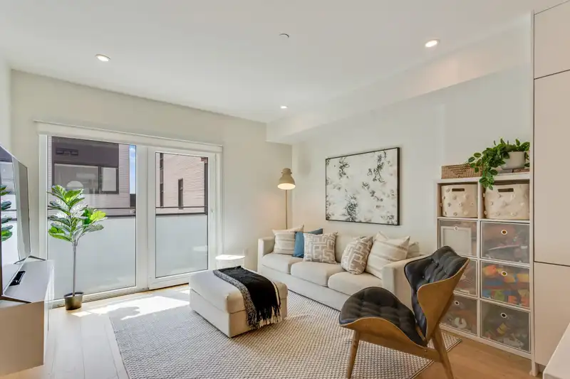 125 649 E 3RD STREET - photo 3 of 40
