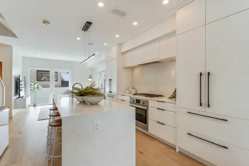 125 649 E 3RD STREET - photo 4 of 40