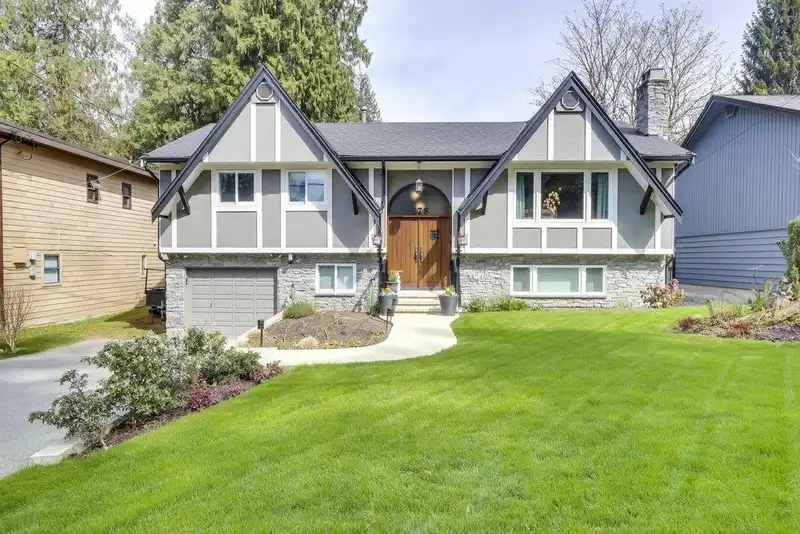 578 E CARISBROOKE ROAD - photo 1 of 34