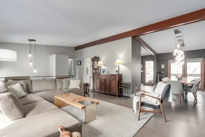 578 E CARISBROOKE ROAD - photo 4 of 34