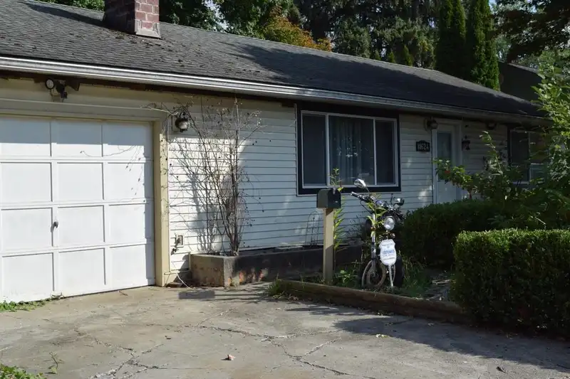 11624 212 STREET - photo 2 of 30