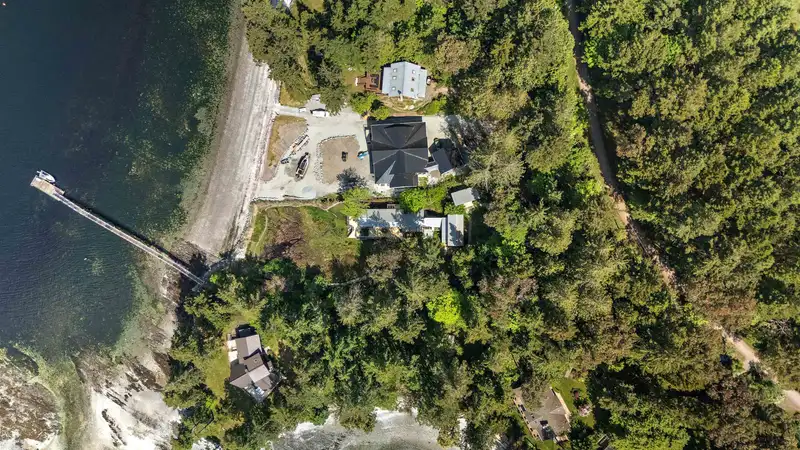 C 68 MCKENZIE CRESCENT - photo 1 of 40
