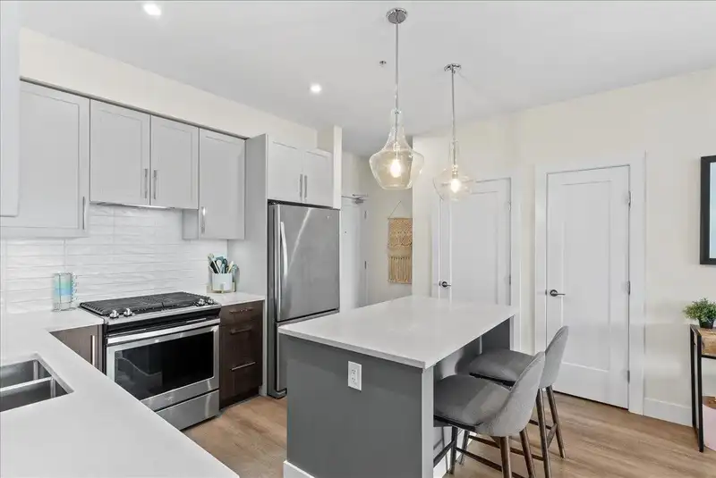 507 32838 VENTURA AVENUE - photo 3 of 34
