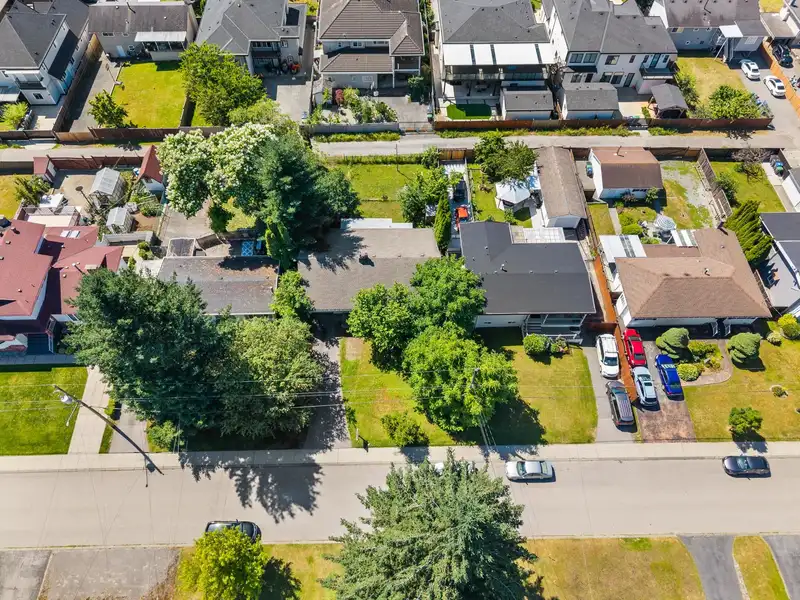 14730 107 AVENUE - photo 3 of 40