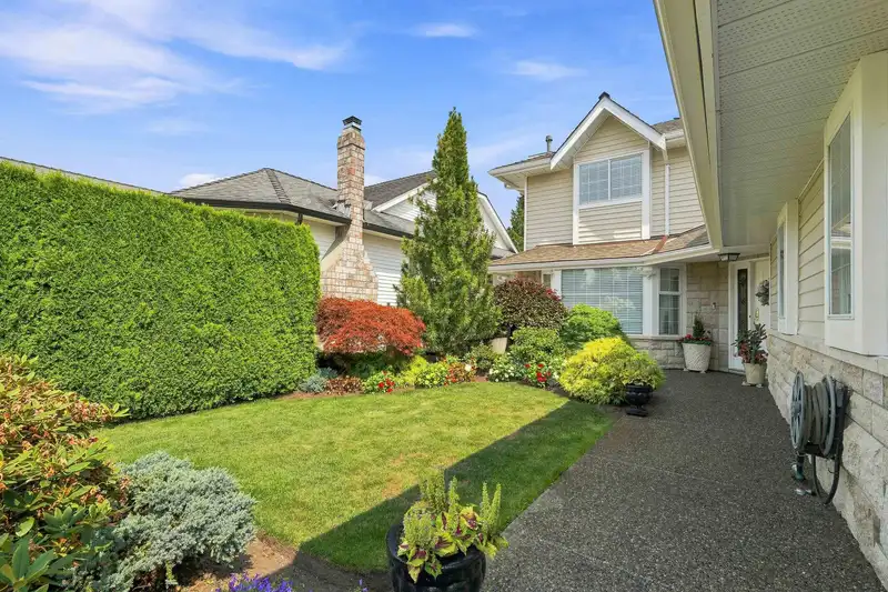 4692 55A STREET - photo 3 of 28