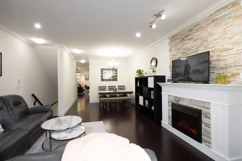 8 6383 140 STREET - photo 4 of 20
