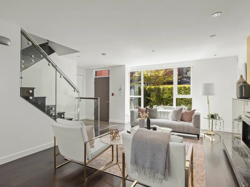 215 1961 COLLINGWOOD STREET - photo 3 of 25