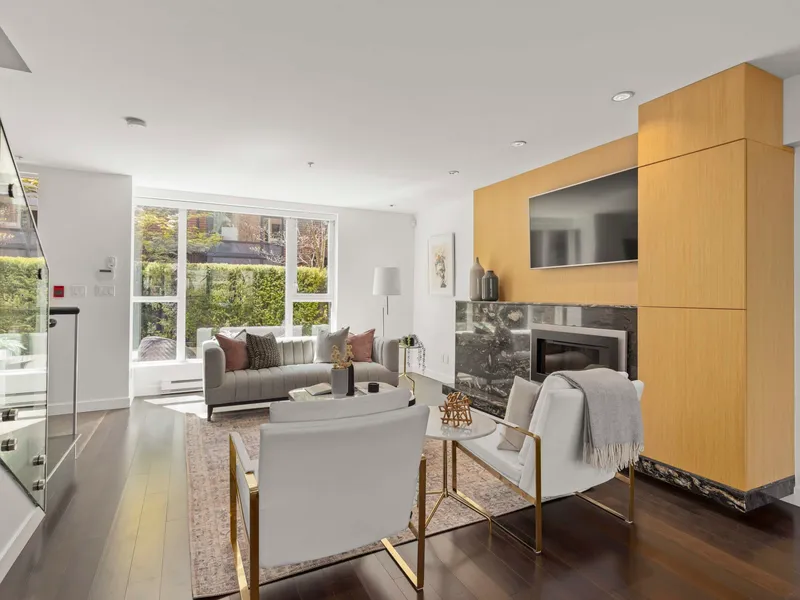 215 1961 COLLINGWOOD STREET - photo 4 of 25