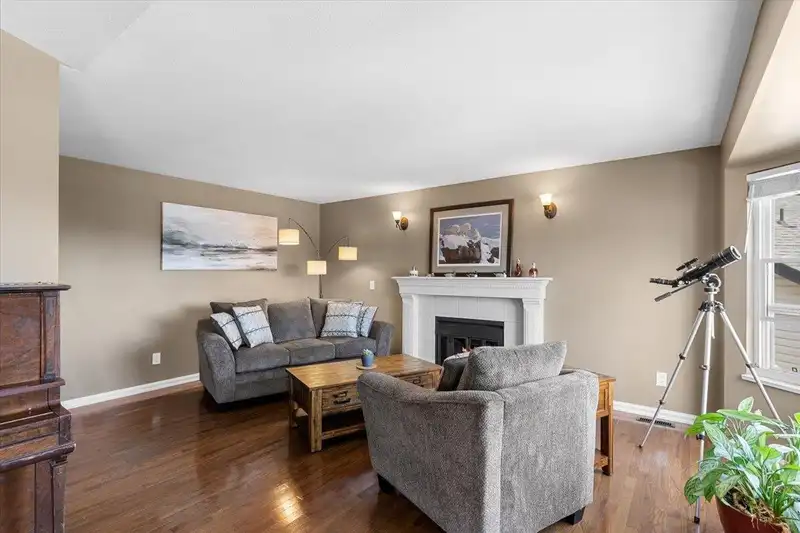 1294 RICARD PLACE - photo 3 of 31