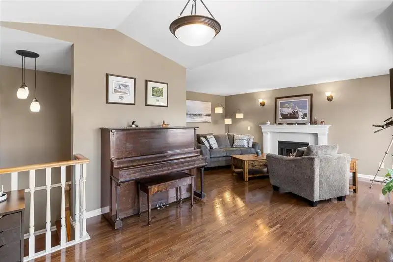 1294 RICARD PLACE - photo 4 of 31