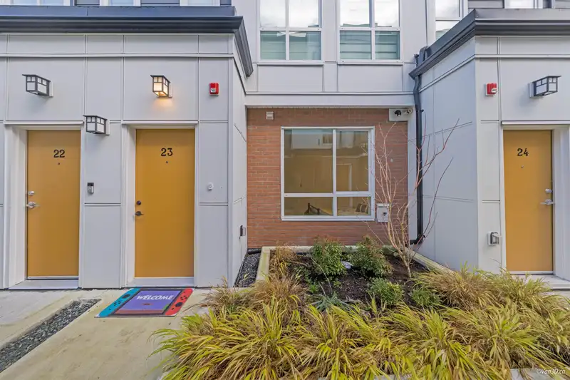 23 18855 72 AVENUE - photo 1 of 3