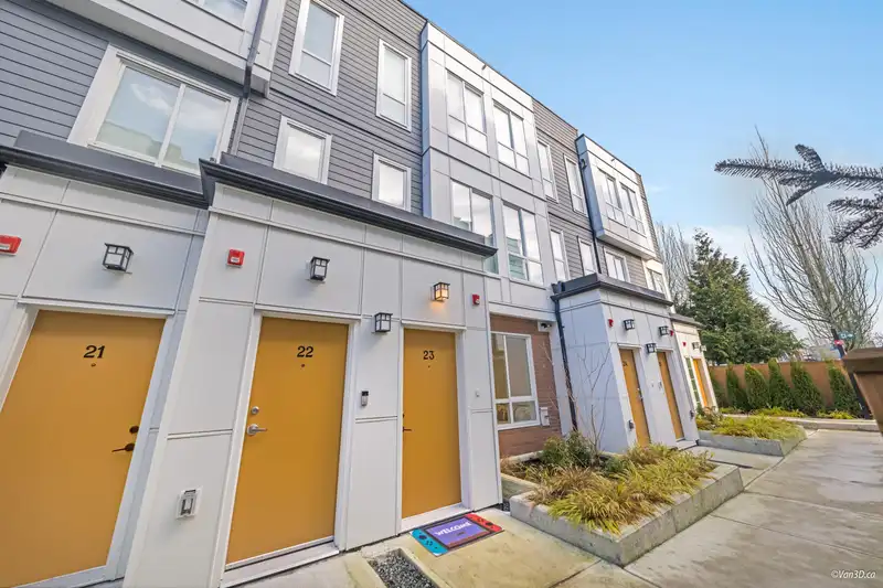 23 18855 72 AVENUE - photo 2 of 3