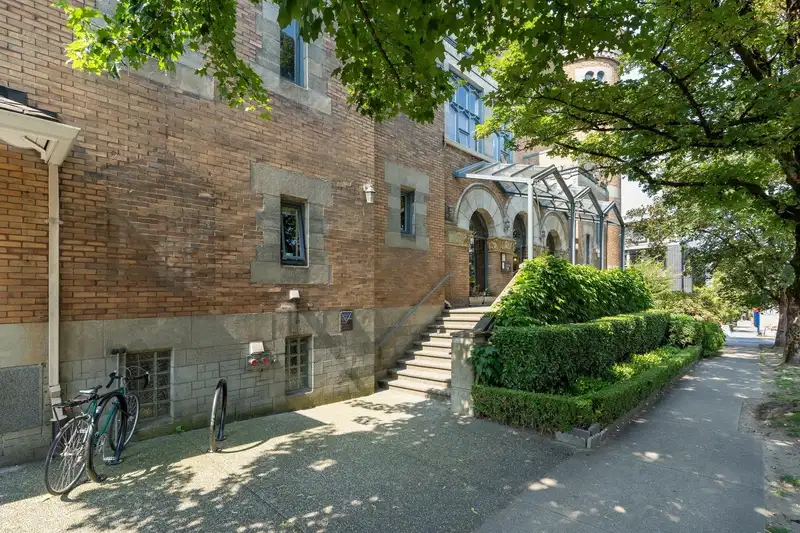 204 2525 QUEBEC STREET - photo 3 of 25